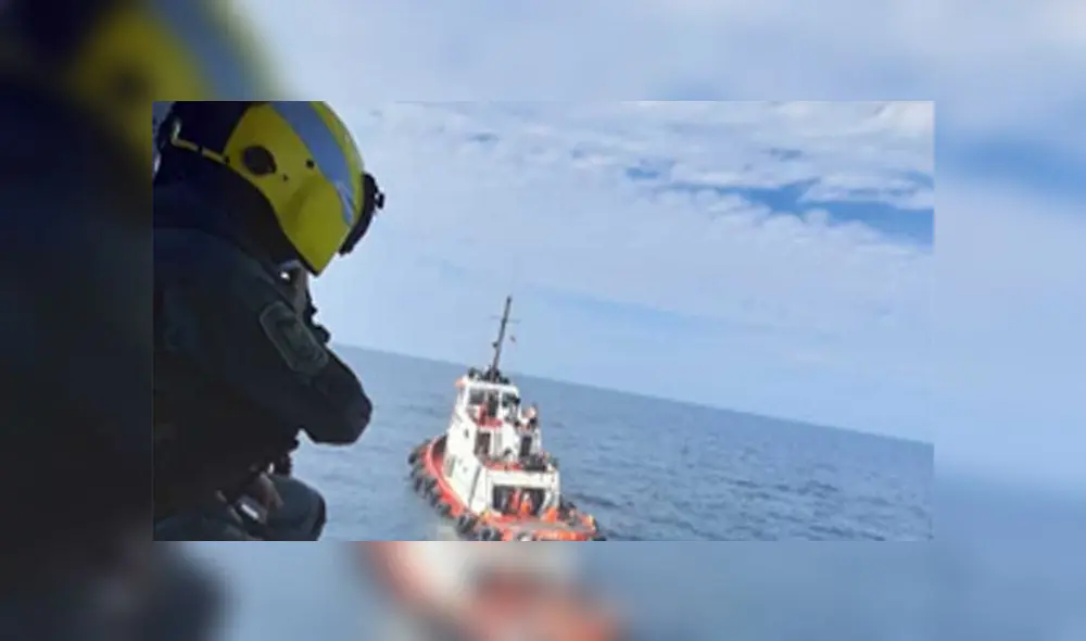 Rescate en alta mar. Fotos: Óscar Chumpitaz. Rescate en alta mar. Fotos: Óscar Chumpitaz.