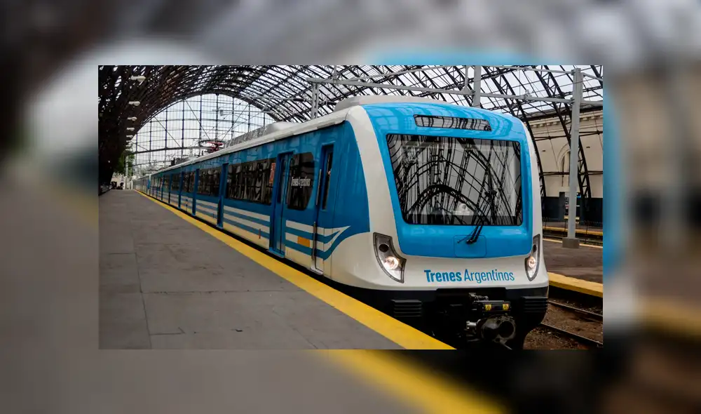 Policía empujó a un sujeto a los rieles del tren por intentar robarle el arma Policía empujó a un sujeto a los rieles del tren por intentar robarle el arma