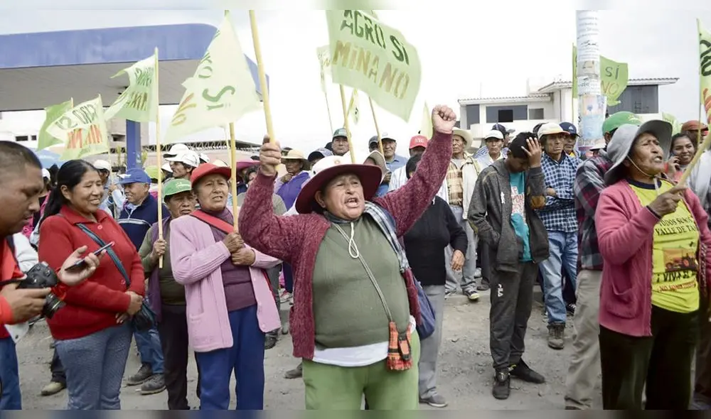 PRIMER DIA DE PARO EN EL VALLE DE TAMBO CONTRA PROYECTO TIA MARIA 