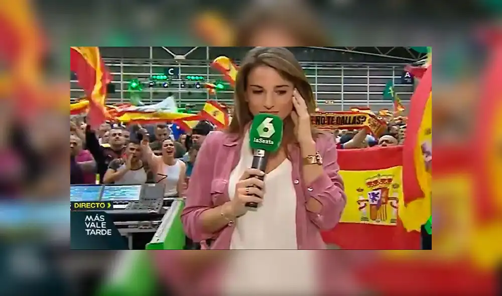 Ángela Vera casi no pudo dar información sobre el mitin de Santiago Abascal. Foto: captura de video