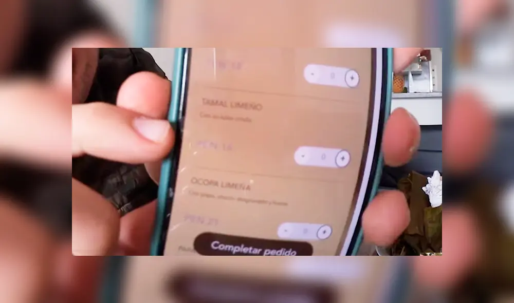 Desliza las imágenes para ver cómo luce este tamal criollo que es vendido por 14 soles en un restaurante peruano. Foto: Captura/Cholo Mena