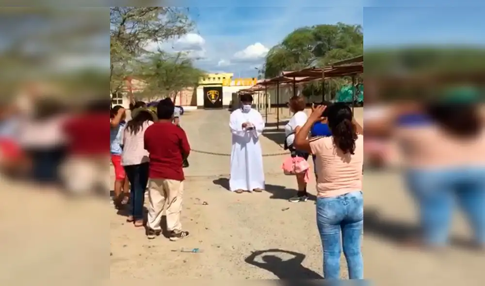 Familiares de internos acompañaron a religioso en oraciones. Familiares de internos acompañaron a religioso en oraciones.