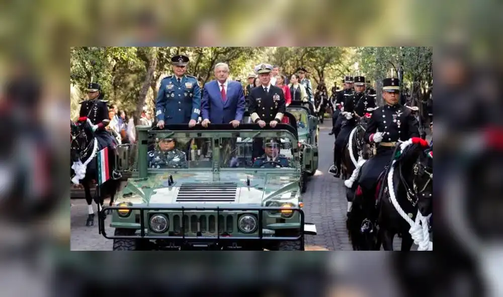 De izquierda a derecha: Luis Cresencio Sandoval, jefe de la sedena; Andrés Manuel López Obrador; y José Rafael Ojeda, jefe de la Secretaría de la Marina De izquierda a derecha: Luis Cresencio Sandoval, jefe de la sedena; Andrés Manuel López Obrador; y José Rafael Ojeda, jefe de la Secretaría de la Marina