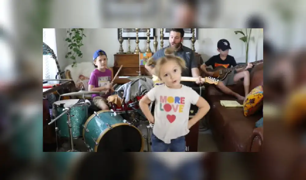 Desliza para ver más sobre esta familia que se ha robado todas las miradas en YouTube. Desliza para ver más sobre esta familia que se ha robado todas las miradas en YouTube.