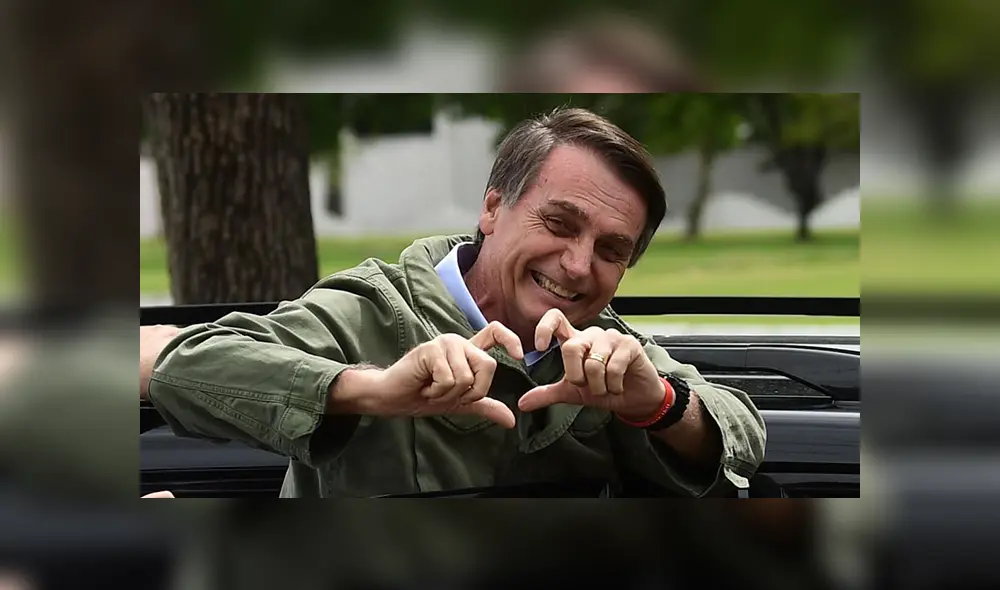 El presidente de Brasil emocionado tras ver la ilustración. Créditos: AFP El presidente de Brasil emocionado tras ver la ilustración. Créditos: AFP
