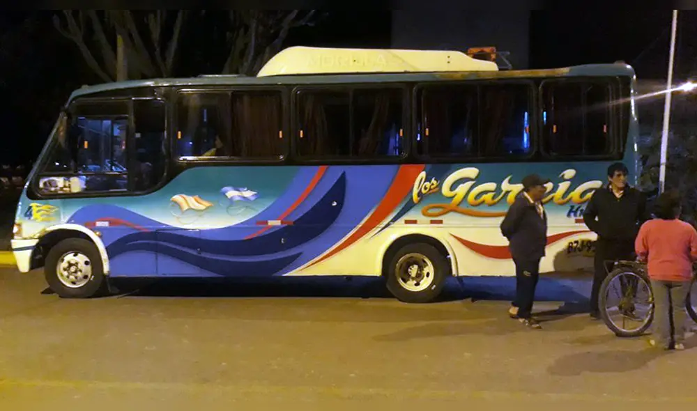 Chofer de la unidad logró escapar de los delincuentes.