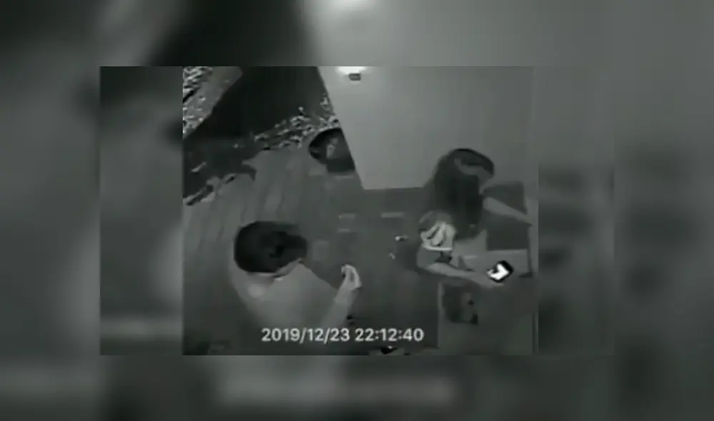 Video es viral en Facebook. El desafortunado joven acompañó a su novia hasta su casa sin imaginar la intempestiva bienvenida que le daría el can al verlo entrar al lado de su dueña Video es viral en Facebook. El desafortunado joven acompañó a su novia hasta su casa sin imaginar la intempestiva bienvenida que le daría el can al verlo entrar al lado de su dueña