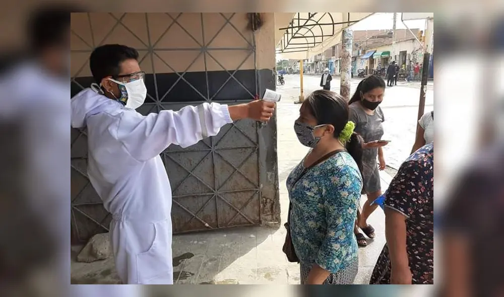 Se toma la temperatura a los clientes. Se toma la temperatura a los clientes.