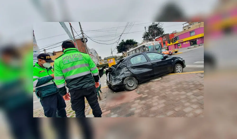 Según conductor del bus, el otro chofer se pasó la luz roja. Foto: Jessica Merino/URPI-GLR. Según conductor del bus, el otro chofer se pasó la luz roja. Foto: Jessica Merino/URPI-GLR.