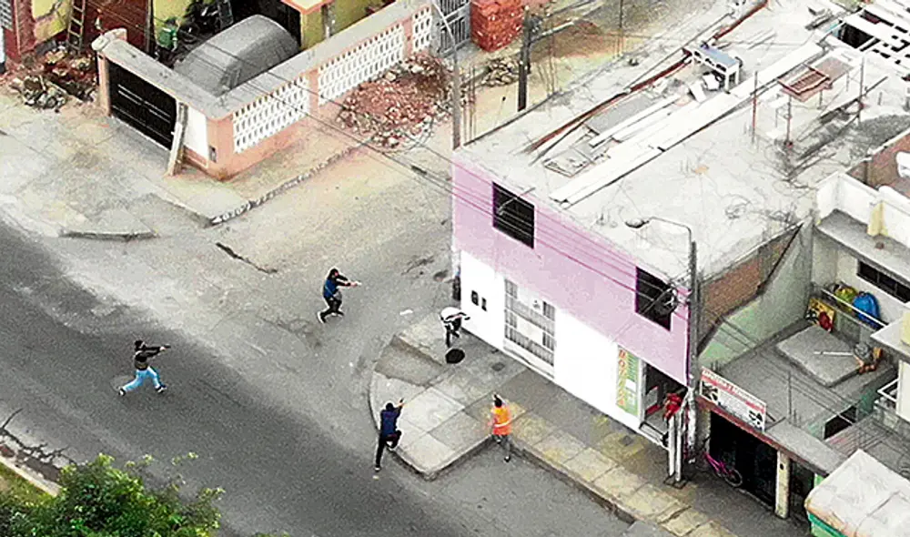 Captura. Los asaltantes habían tomado todas las precauciones para su atraco, pero no contaron con que sus movimientos eran seguidos y filmados desde el cielo por un drone de la PNP.