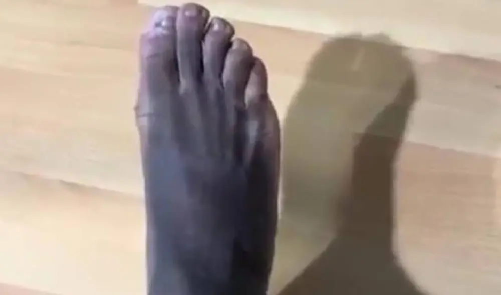 Jefferson Farfán y Luis Advíncula mostraron sus pies causando la risa de todos. Foto: Instagram