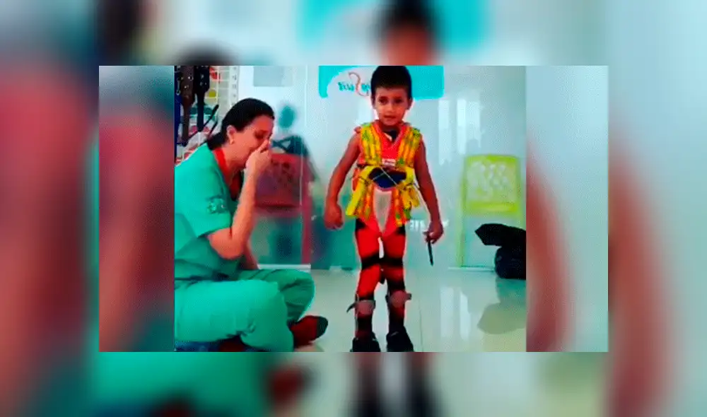 Facebook viral: Terapista llora de emoción al ver a niño caminar por primera vez [VIDEO]