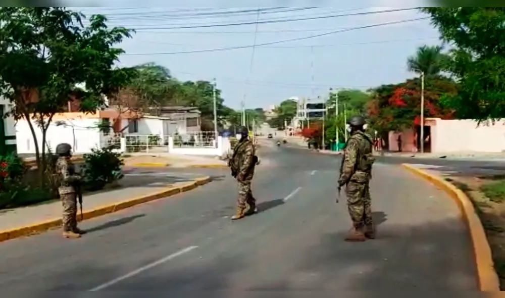 En Sullana, Ejército vigila calles. En Sullana, Ejército vigila calles.
