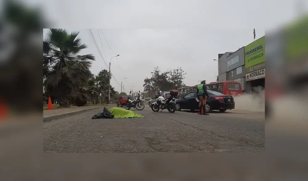 Vecinos se quejaron que el mal estado de las pistas y la falta de semáforos producen constantes accidentes mortales. (Foto: Grace Mora / La República) Vecinos se quejaron que el mal estado de las pistas y la falta de semáforos producen constantes accidentes mortales. (Foto: Grace Mora / La República)