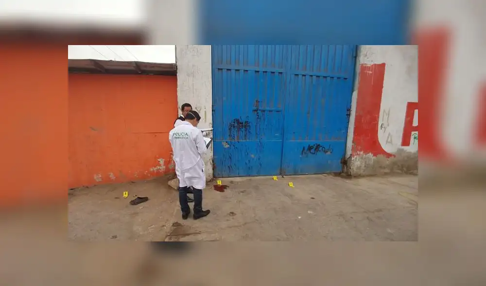 Peritos en Criminalística llegaron hasta la zona para iniciar las averiguaciones. (Foto: Grace Mora / La República)