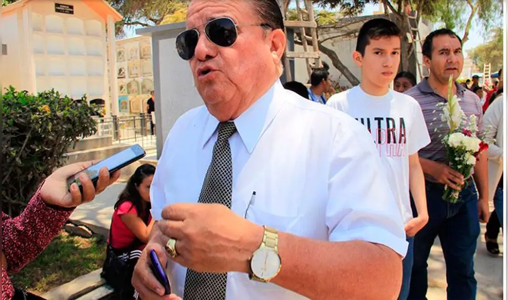 El titular de la SBCh, Oswaldo Mendoza pidió a los alcaldes autorizar los entierros en los cementerios de sus localidades. El titular de la SBCh, Oswaldo Mendoza pidió a los alcaldes autorizar los entierros en los cementerios de sus localidades.