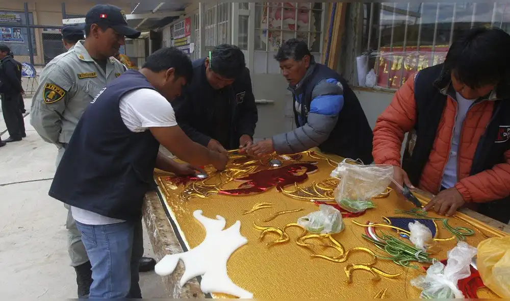 Aprenden a hacer bordados para trajes dentro de penal. Aprenden a hacer bordados para trajes dentro de penal.