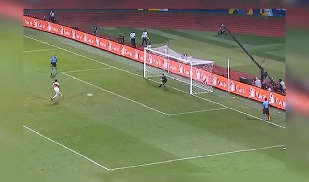 Santiago Ormeño disparó cruzado en la tanda de penales. Foto: captura DirecTV Sports Santiago Ormeño disparó cruzado en la tanda de penales. Foto: captura DirecTV Sports