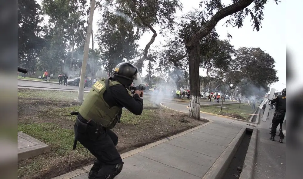 Congresistas del Frente Amplio se enfrentaron a la Policía tras detención de mineros