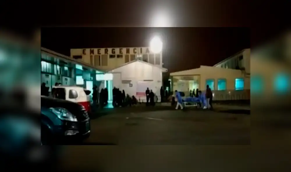 La trabajadora fue traslada al Hospital de Collique. Horas después falleció. Foto: Captura