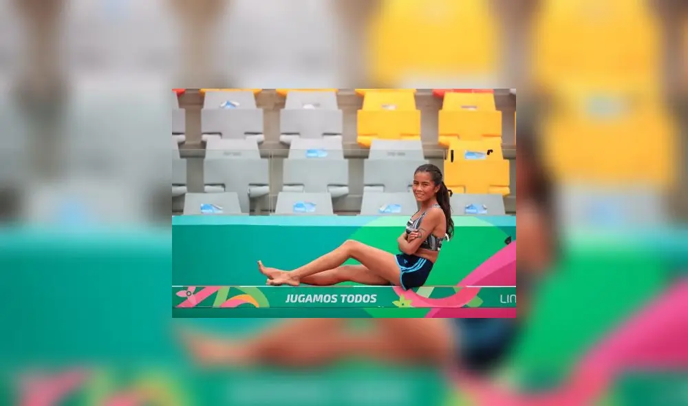 Atleta que corre descalza.