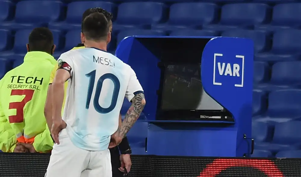 El VAR anuló el gol a Lionel Messi en el segundo tiempo del partido entre Argentina y Paraguay. Foto: ESPN