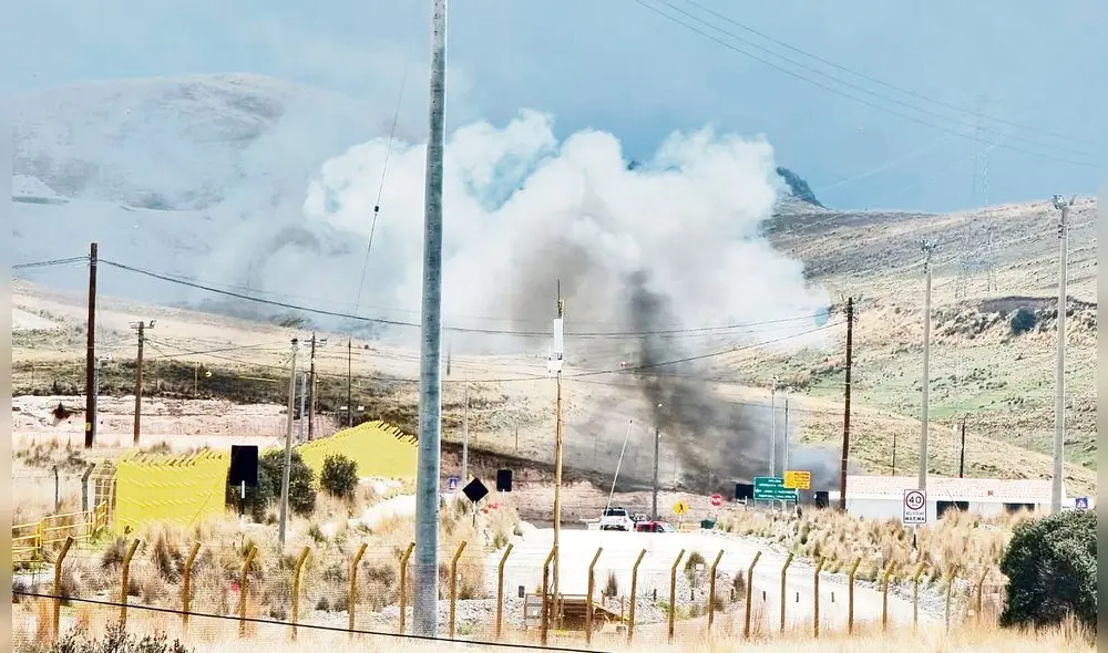 ataque. Campamento de minera Antapaccay fue atacado por vándalos que quemaron dos camionetas y se llevaron cosas. ataque. Campamento de minera Antapaccay fue atacado por vándalos que quemaron dos camionetas y se llevaron cosas.