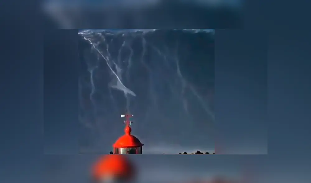 Vía YouTube. Espectadores quedaron atónitos al ver la increíble actuación del surfista cuando fue sorprendido con la ola considerada como la más alta del mundo