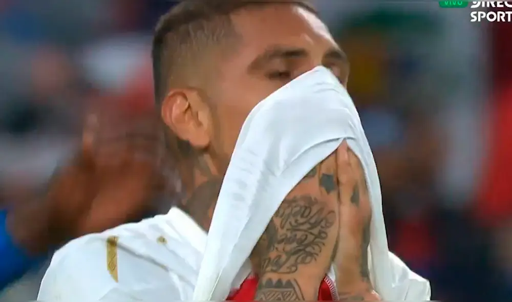 Conmovedor llanto de Paolo Guerrero tras el final del partido