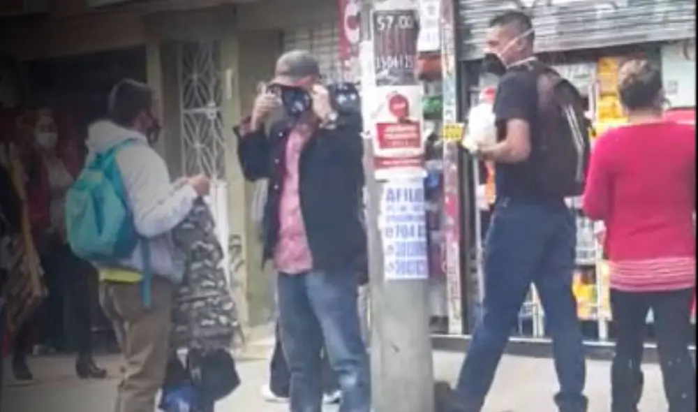 El vendedor fue captado en las calles de Bogotá, Colombia. Foto: Minuto30 El vendedor fue captado en las calles de Bogotá, Colombia. Foto: Minuto30