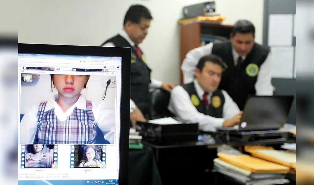 29/11/2013.-   CAPTURAN  A   ARTURO  DODERO   TELLO  QUIEN  GRABABA VIOLACIONES  SEXUALES  A MENORES DE EDAD  DE  AMBOS  SEXOS  LOS QUE COMERCIALIZABA A VARIOS  PAISES  UNA DENUNCIA  EN ESPAÑA HIZO  QUE  ESTA  LO SIGUIERA  HACE  VARIOS  MESES  ATRAS  Y QUE FUERA  CAPTURADO  EN SU CASA  EN  SAN JUAN  DE LURIGANCHO      //// VIOLACIONES  SEXUALES  PORNOGRAFIA   INFANTIL   SAN JUAN  LURIGANCHO   PEDOFILOS    ////
PUBLICADO 08.12.13 REPUBLICA SUPL DOMINGO
