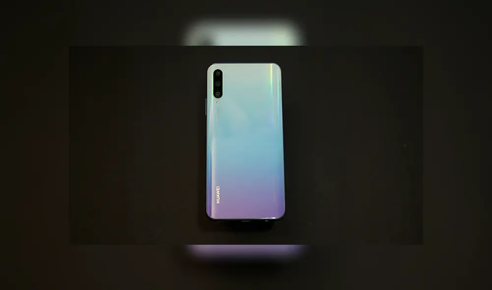 El cuerpo del Huawei Y9s es de vidrio pulido 3D en color Breathing Crystal. | Foto: Carol Larrain