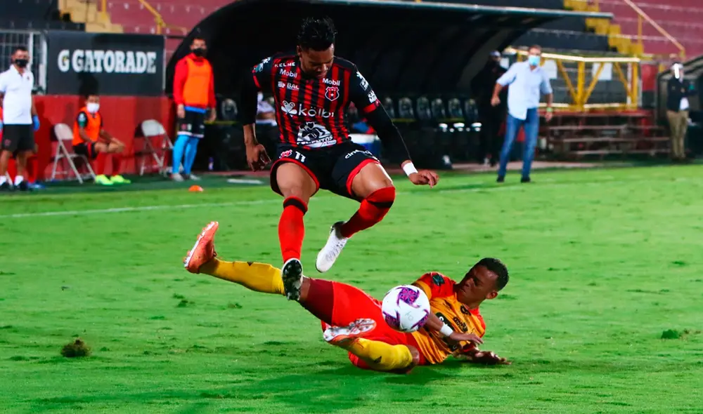 Sigue aquí EN VIVO ONLINE la semifinal de vuelta Herediano vs. Alajuelense por el Torneo Clausura 2020 de Costa Rica. | Foto: @ldacr