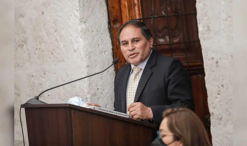 sancionado. Benavente trabaja en tres entidades públicas.