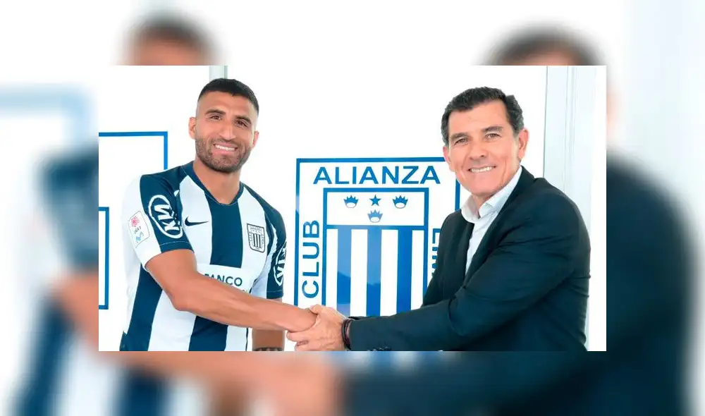 Josepmir Ballón apoya como bombero durante cuarentena