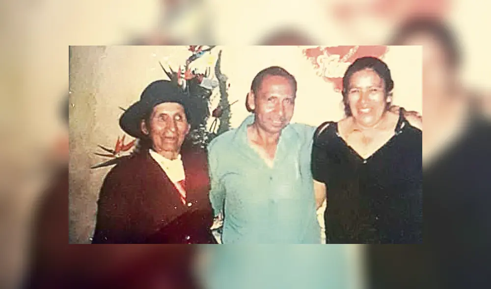 Con su mamá. Sisinio Loarte pide castigo para los asesinos. Con su mamá. Sisinio Loarte pide castigo para los asesinos.