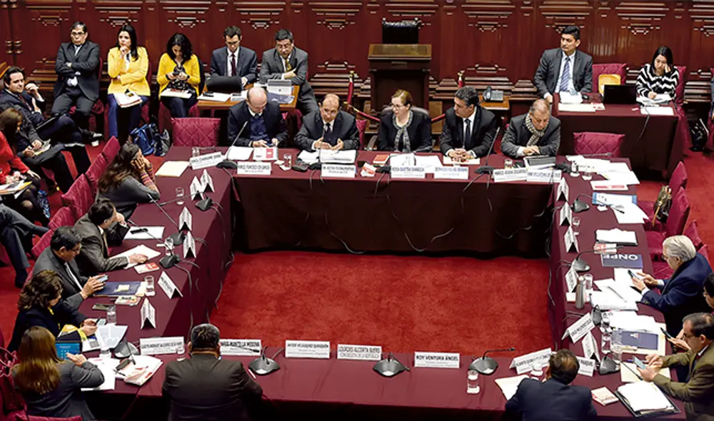 Comisión de constitución Comisión de constitución