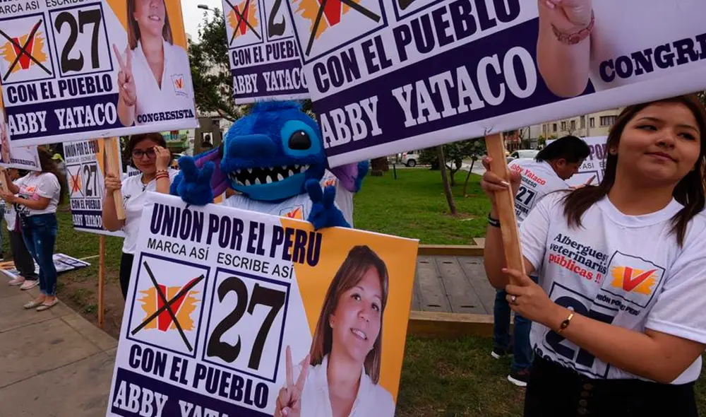 Portátiles en los exteriores de JEE Lima Centro. Foto: Melissa Merino/La República. Portátiles en los exteriores de JEE Lima Centro. Foto: Melissa Merino/La República.