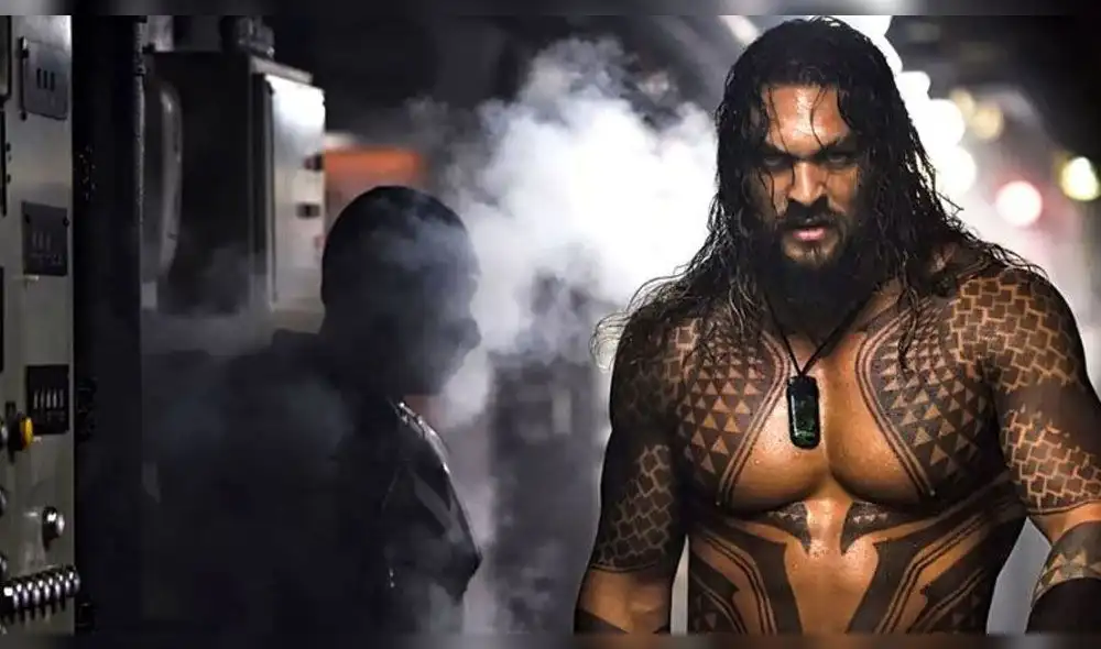 Aquaman: Jason Momoa asiste a estreno con tridente y vive incómodo momento