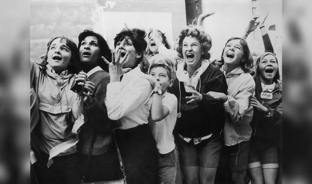 Fanáticas emocionadas al ver la llegada de The Beatles. (Foto: Internet) Fanáticas emocionadas al ver la llegada de The Beatles. (Foto: Internet)