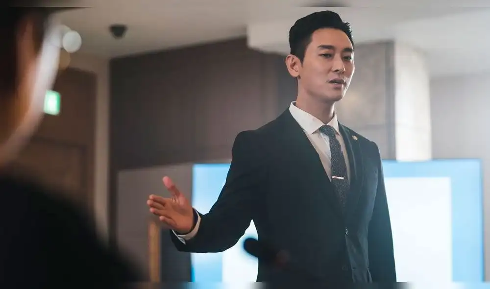 Hyena: Joo Ji Hoon interpreta a Yoon Hee Jae, un abogado con éxito y una vida de élite.