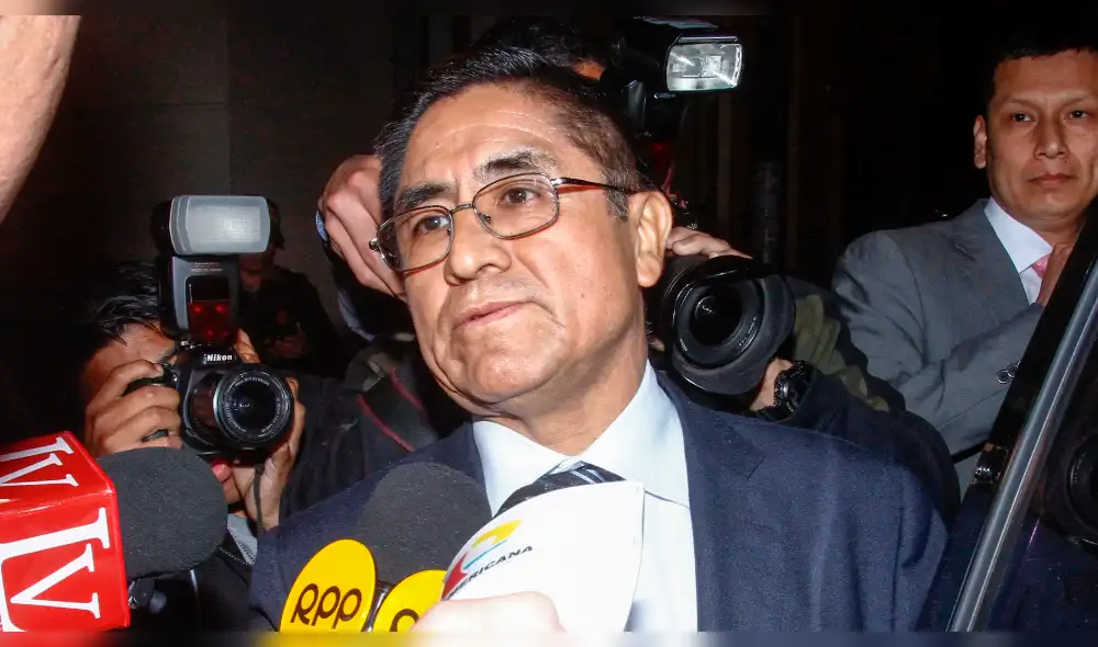 César Hinostroza fue inhabilitado 10 años y acusado por crimen organizado César Hinostroza fue inhabilitado 10 años y acusado por crimen organizado