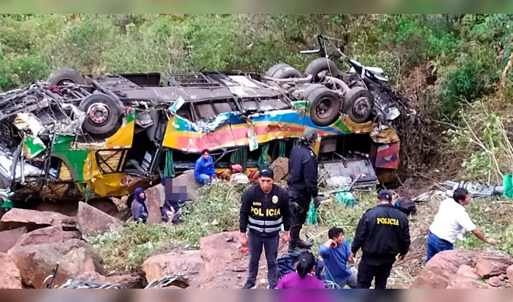 Cusco: 10 muertos y 14 heridos deja despiste de bus a abismo de 100 metros