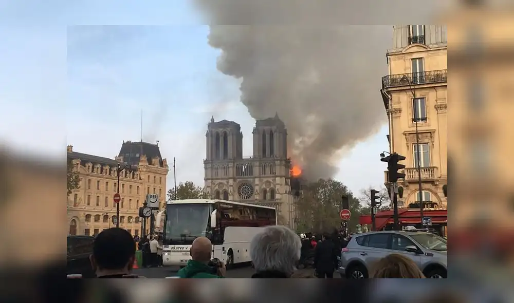 Notre Dame: el preciso momento del colapso de aguja en histórica cúpula