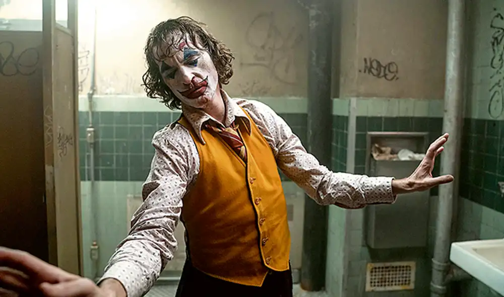 Personaje. Phoenix bajó 23 kilos para interpretar al atormentado Arthur Fleck.