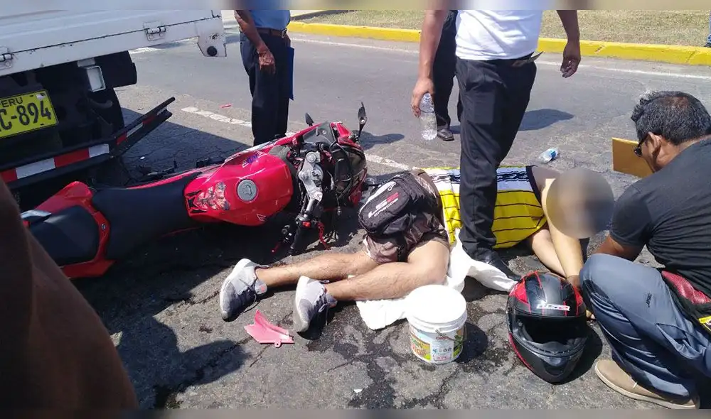 Fallece motociclista tras chocar contra camión de carga Fallece motociclista tras chocar contra camión de carga