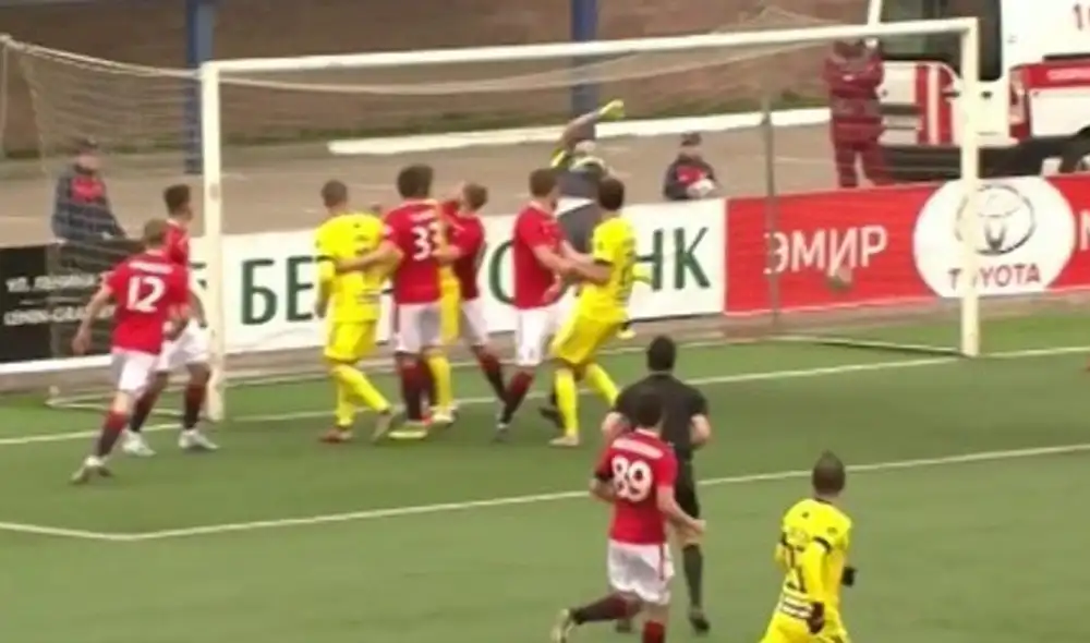 En el partido entre BATE Borisov y FC Minsk, Pavel Nekhajchik marcó el 3-0 con un gol olímpico. Foto: YouTube.