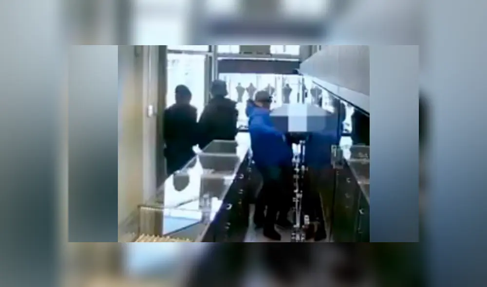 Desliza hacia la izquierda para ver el ocurrente blooper de los delincuentes. Video viral de YouTube.