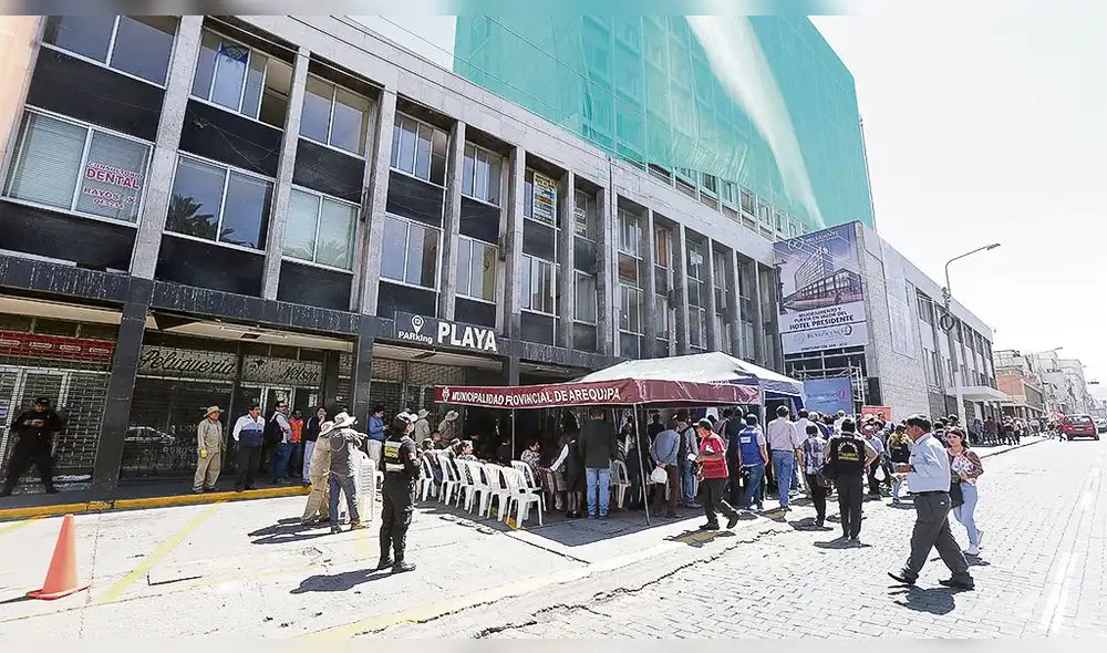 Primera piedra. Ayer se realizó acto simbólico en el hotel. Primera piedra. Ayer se realizó acto simbólico en el hotel.