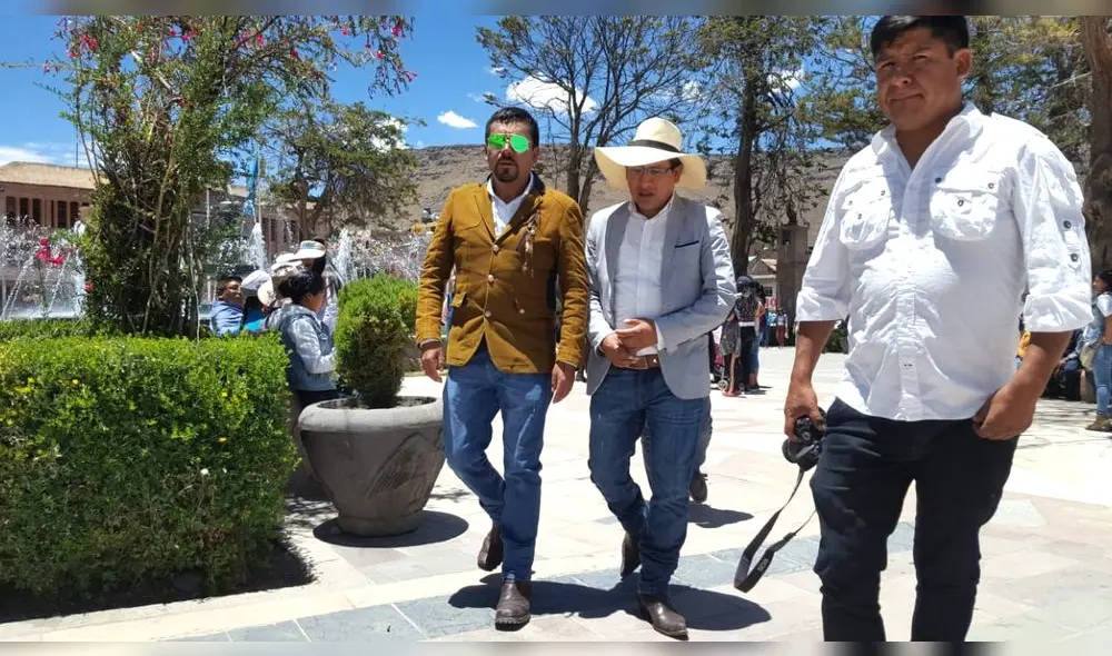 juntos. Elmer Cáceres repalda a su asesor y amigo Hugo Mendoza.